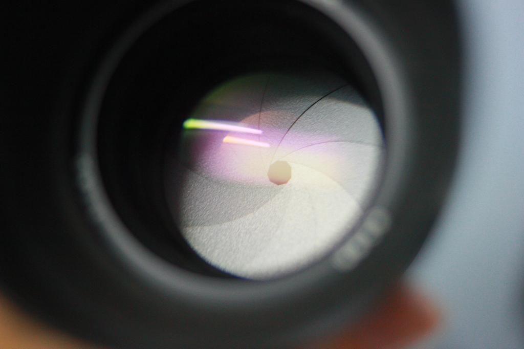 Cần bán Nikon 85mm f1,8D - 2